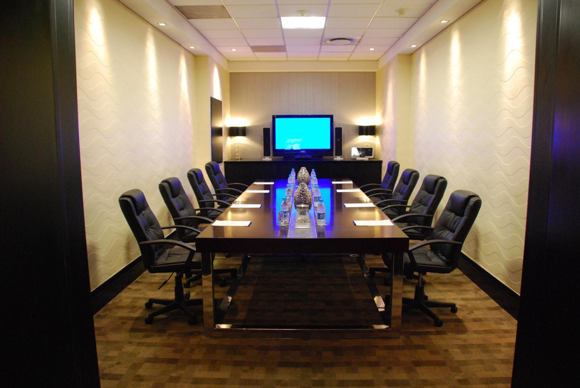 Southern Sun Or Tambo International Airport Kempton Park Eksteriør bilde Meeting room